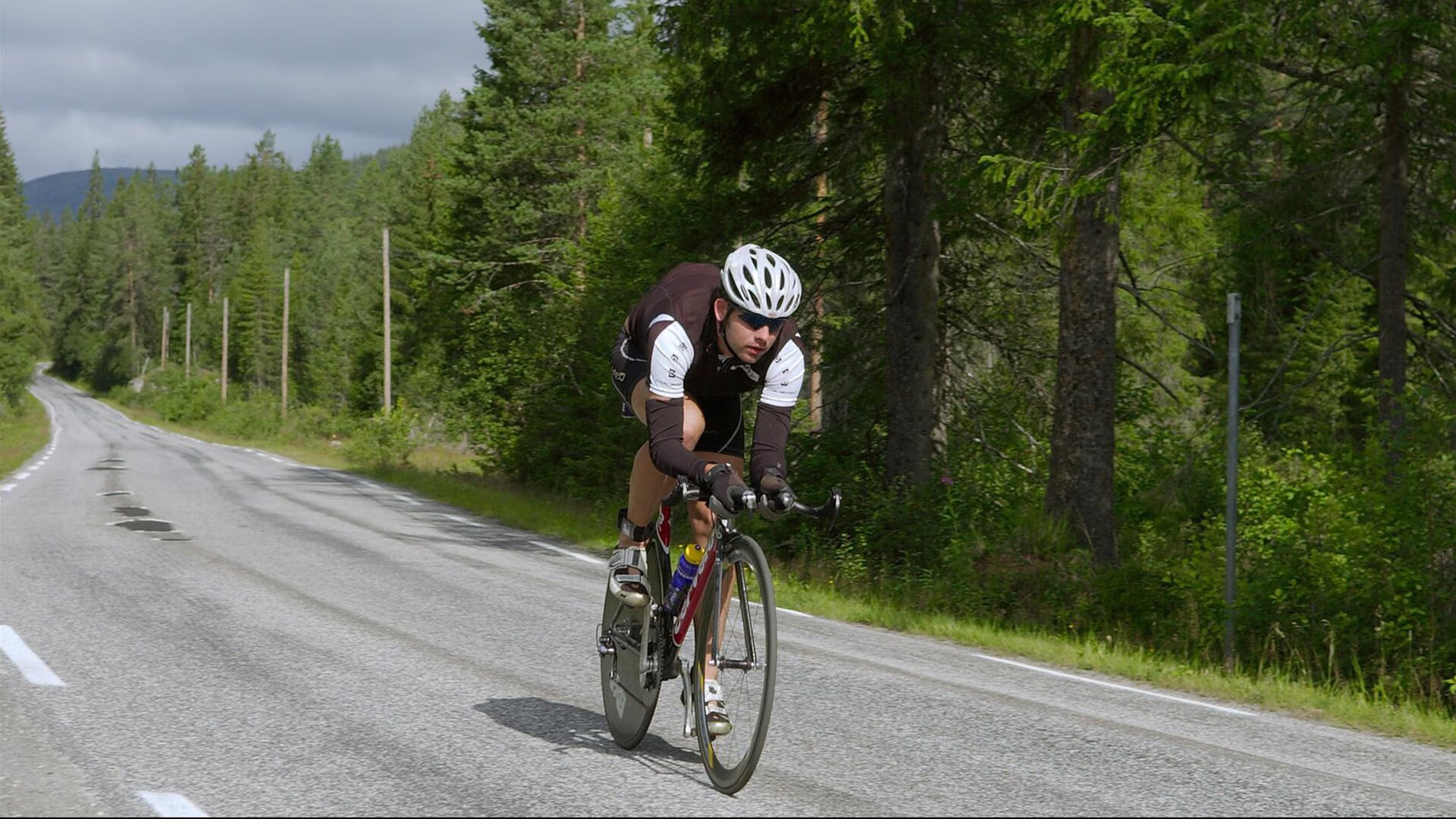 乒乓球赛事：全球顶级选手齐聚一堂，战况激烈，世界乒乓球大师赛