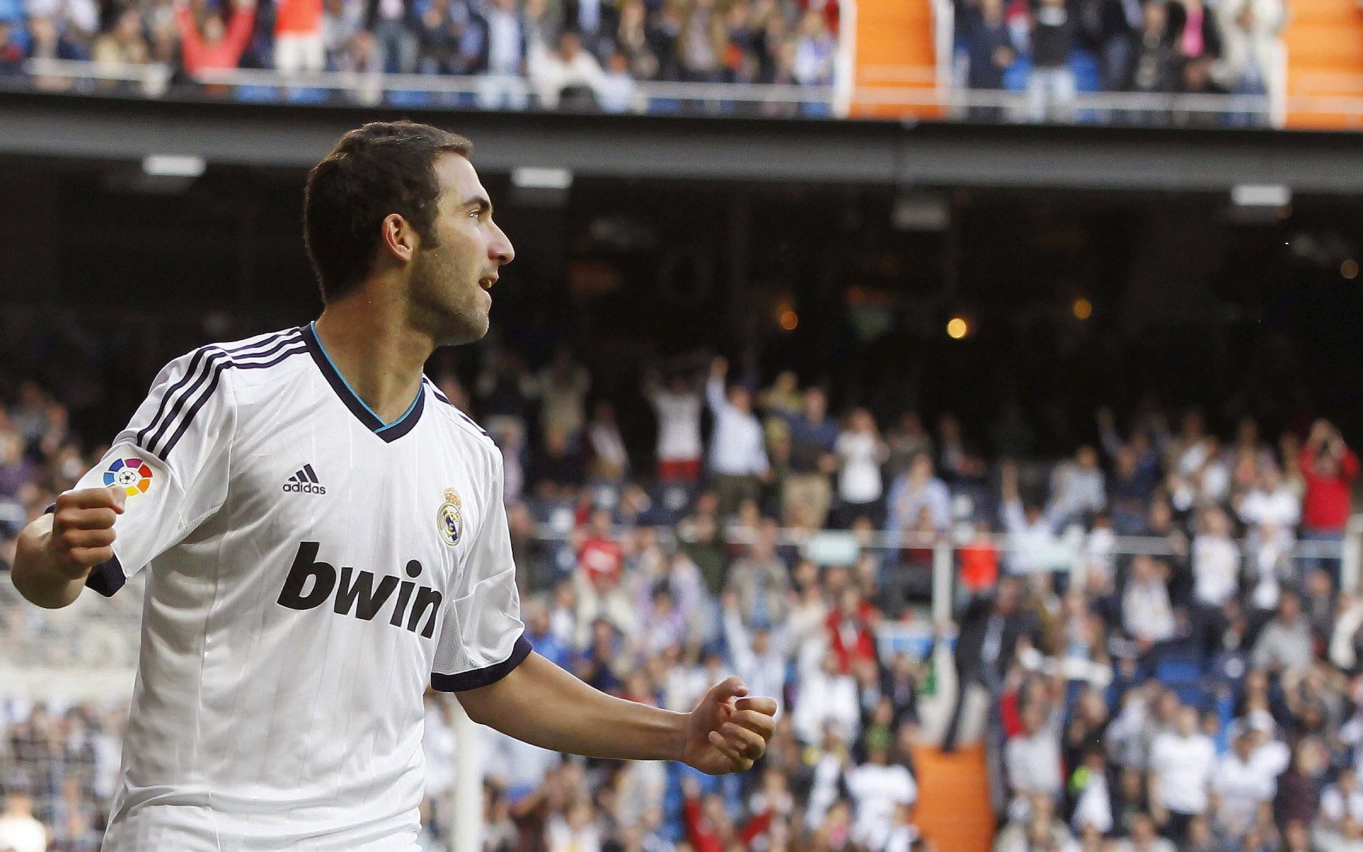 中国足球媒体与公众对教练更迭的反应与影响，中国足球走向世界的关键是教练